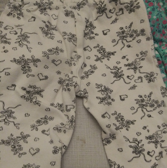 Baby Clothing New born to 12 months - Picture 2 of 3